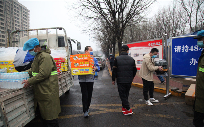 2月25日，山東金格瑞機(jī)械有限公司派代表來到齊魯師范學(xué)院捐贈防疫物資，保障校園防疫物品備足備齊，助力學(xué)校的疫情防控工作。