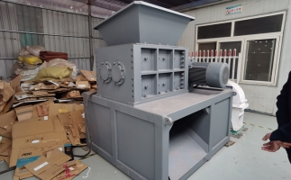 撕碎機撕碎硬紙殼，全程記錄！