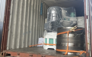 2套160kw鋸末顆粒機(jī)發(fā)往東南亞，生產(chǎn)線已裝車，準(zhǔn)備發(fā)貨